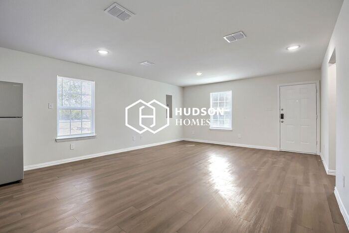802 E 3rd Ave - Photo 4 of 14