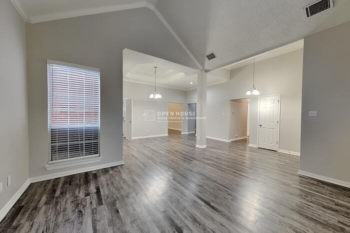 1705 Bershire Ct - Photo 5 of 25