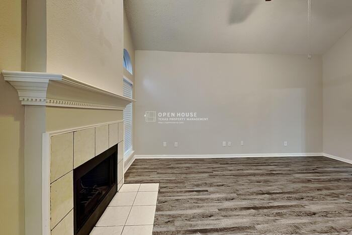 1705 Bershire Ct - Photo 6 of 25