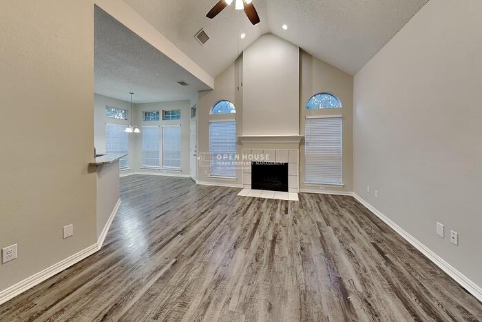 1705 Bershire Ct - Photo 7 of 25
