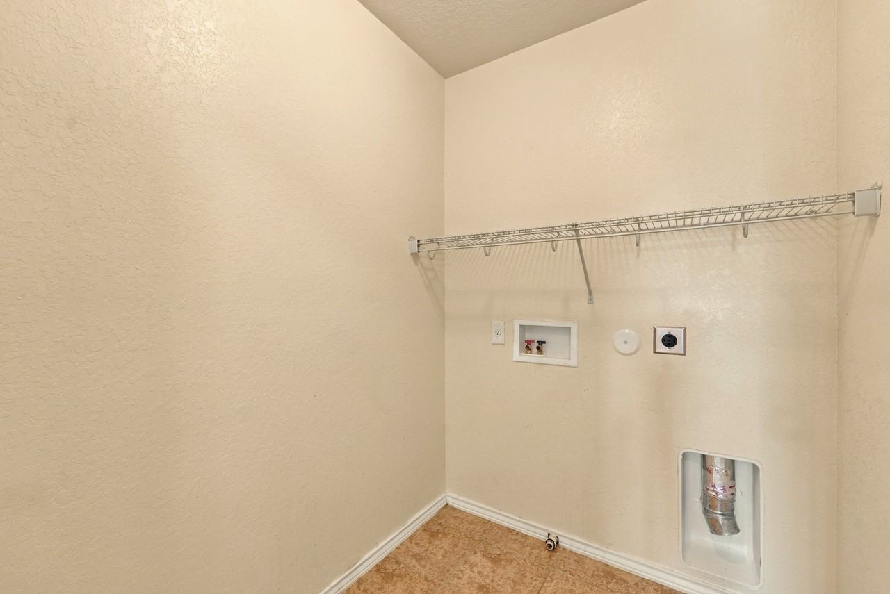 8955 Oakwood Park #NA - Photo 5 of 20