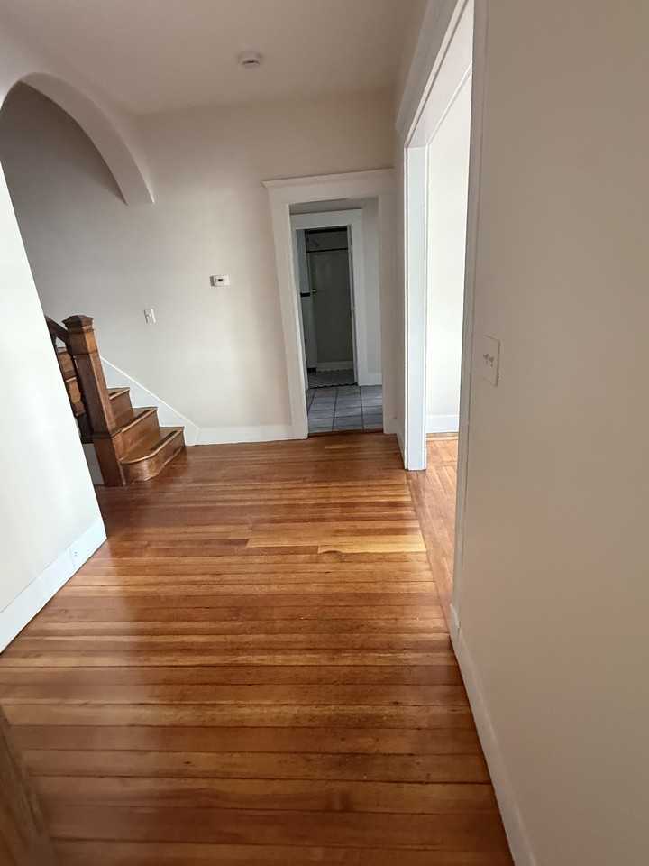 140 Brooks St #1 - Photo 4 of 20