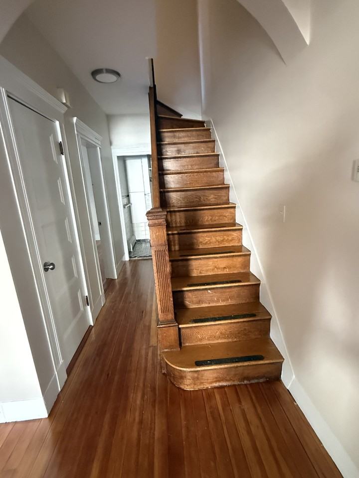 140 Brooks St #1 - Photo 7 of 20