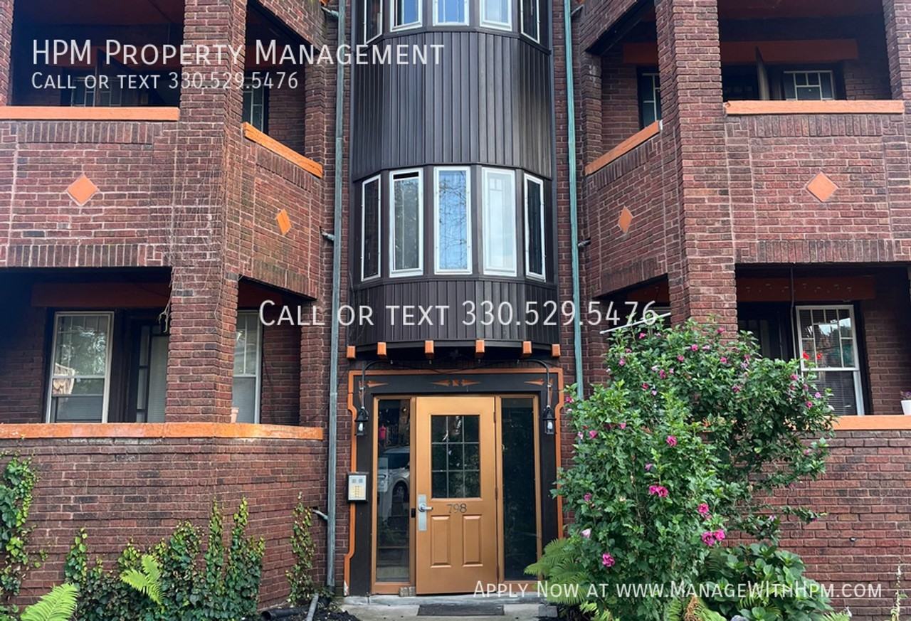 798 W Market St #2