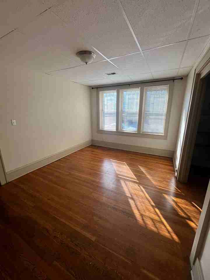 798 W Market St #2 - Photo 4 of 13