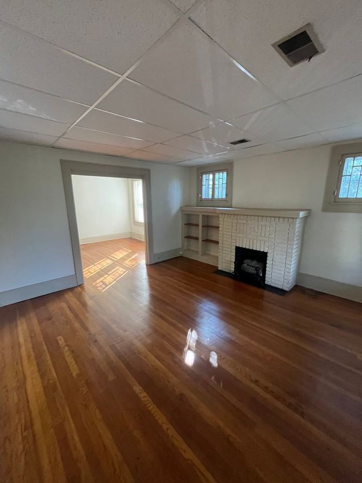 798 W Market St #2 - Photo 5 of 13