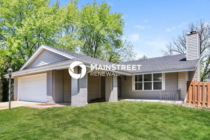 1702 Barkwood Dr - Photo 2 of 17