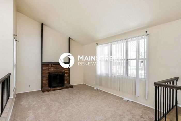 1702 Barkwood Dr - Photo 3 of 17