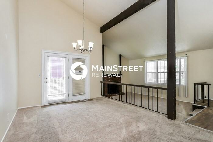 1702 Barkwood Dr - Photo 4 of 17