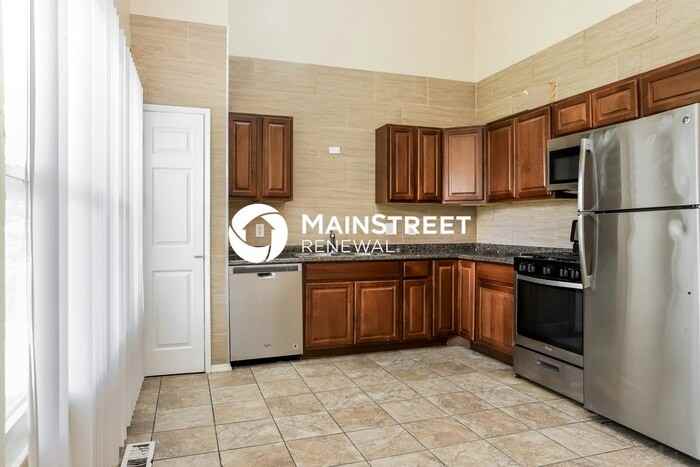 1702 Barkwood Dr - Photo 5 of 17