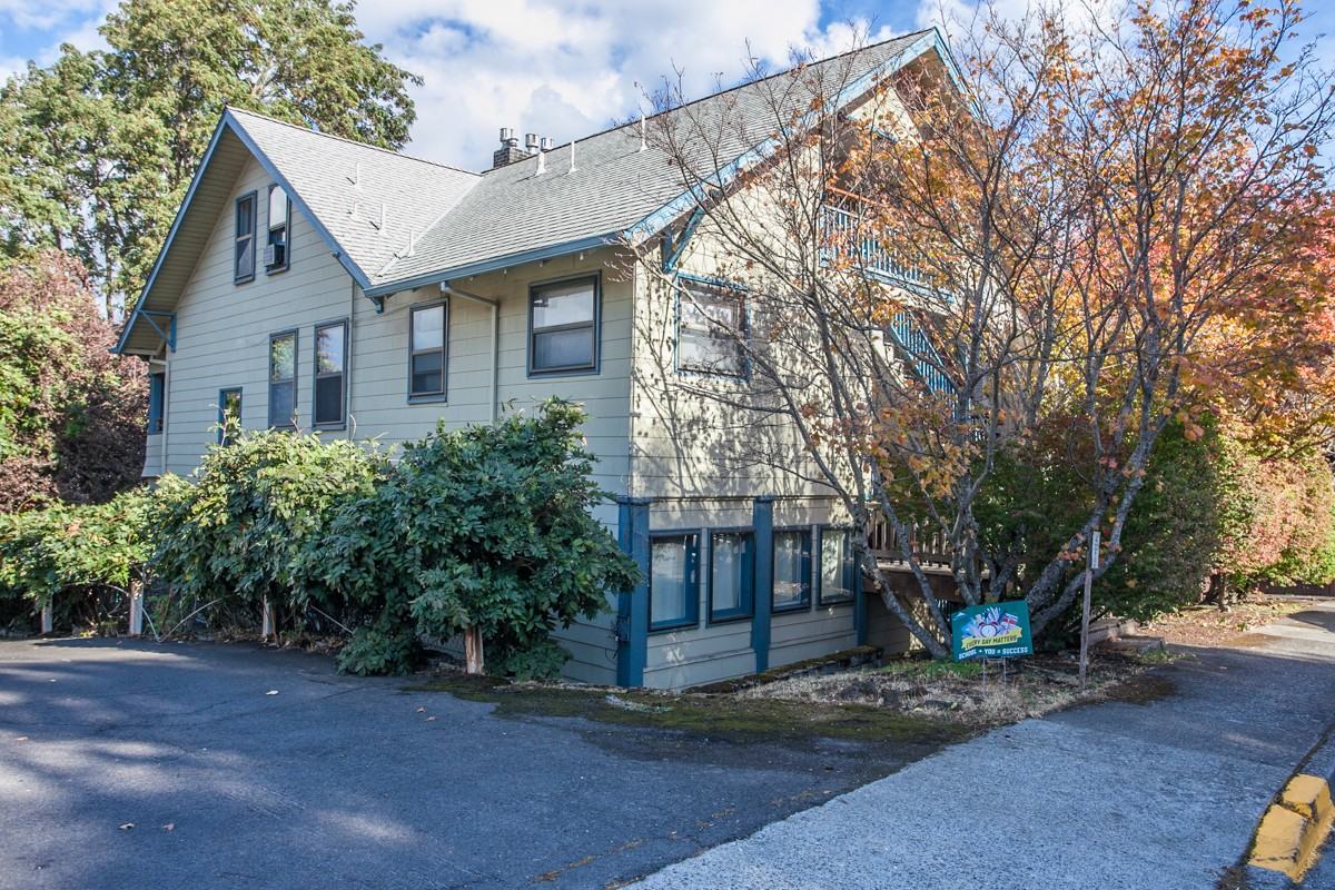 805 State St #4 - Photo 3 of 14