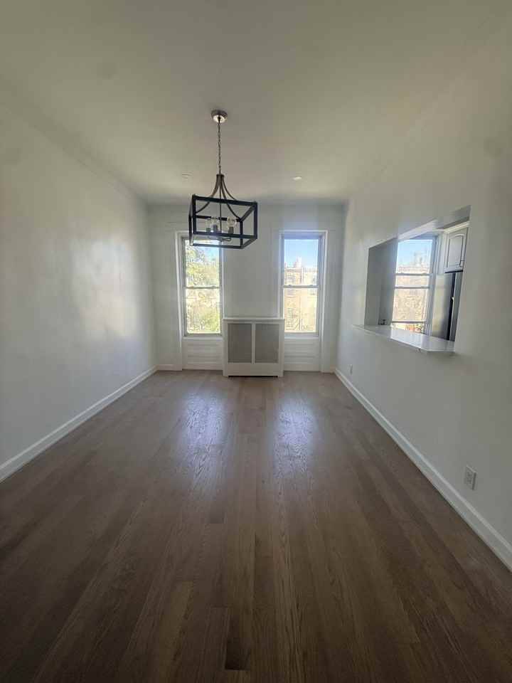 7509 61st St #2FL - Photo 2 of 11
