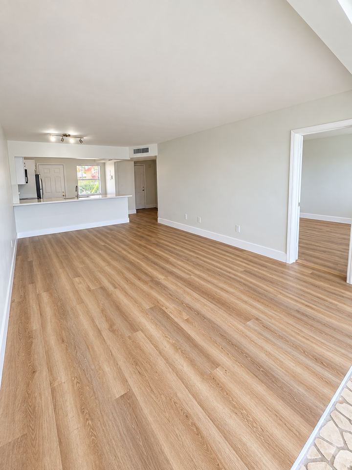 18900 Ne 14th Ave #D106 - Photo 7 of 11