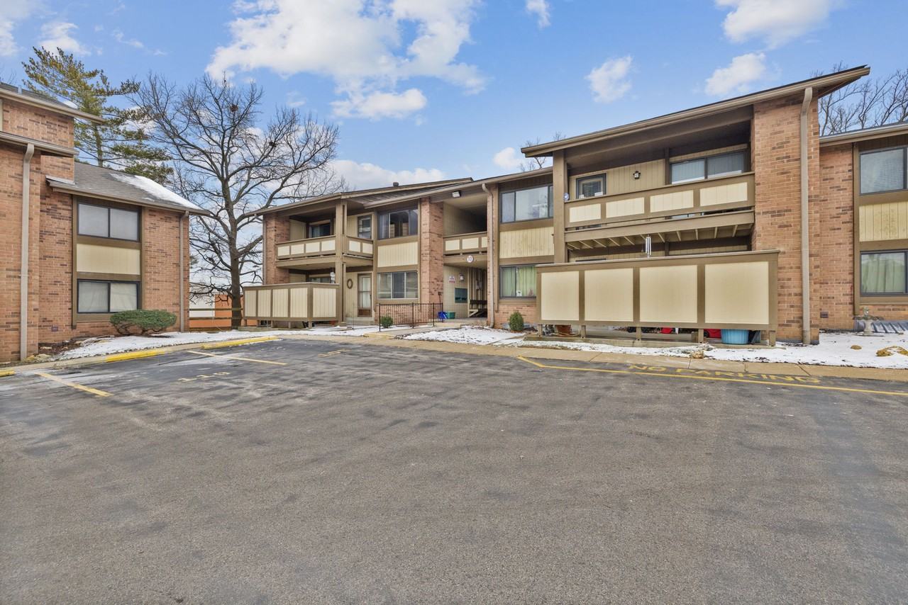 10 Fairways Cir #G - Photo 2 of 19