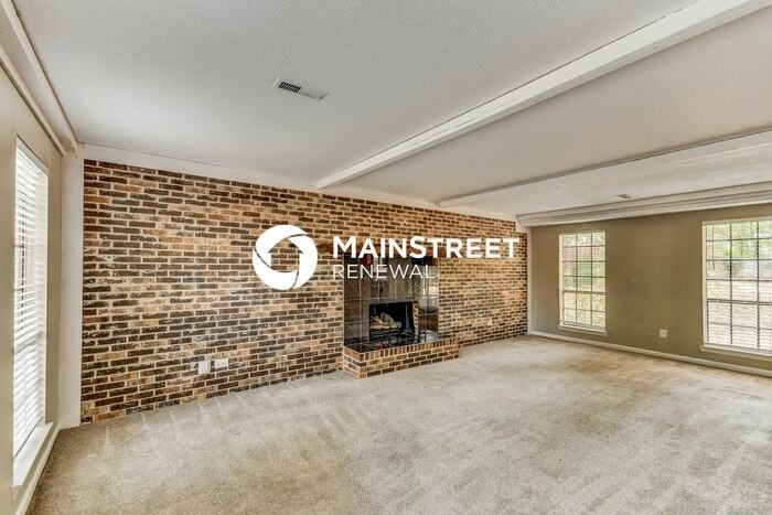 904 Pine Forest Cir - Photo 2 of 17