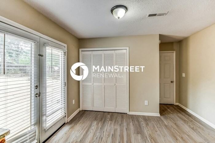904 Pine Forest Cir - Photo 4 of 17