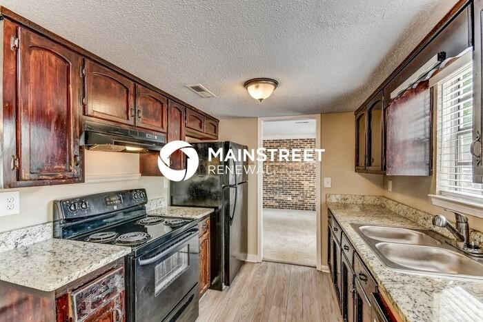 904 Pine Forest Cir - Photo 5 of 17