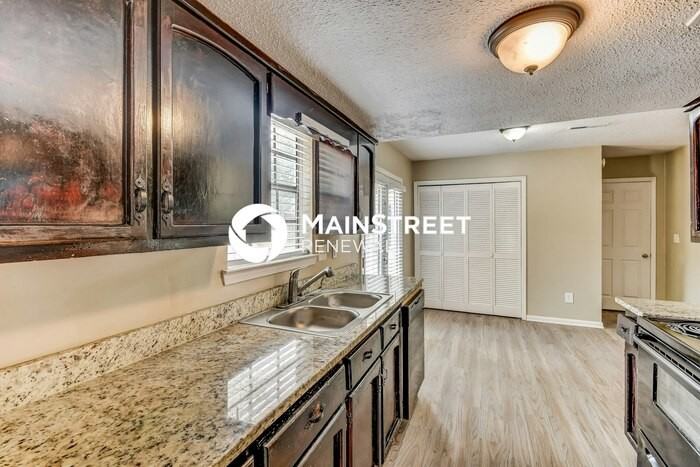 904 Pine Forest Cir - Photo 6 of 17