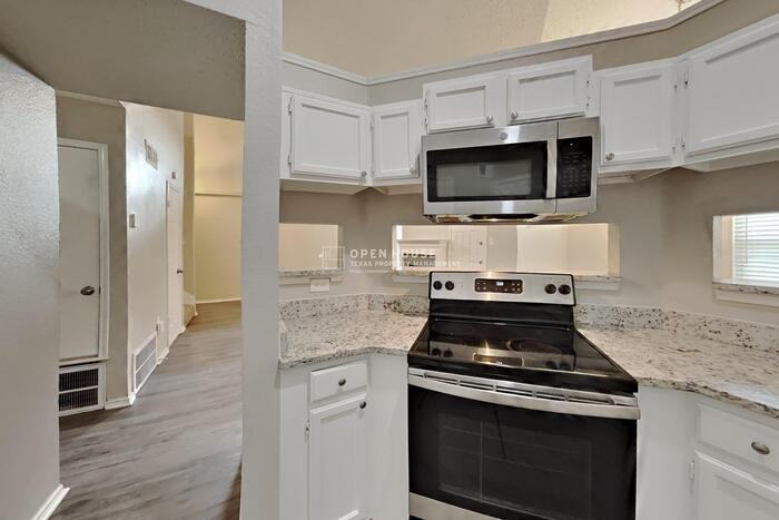 5525 Stone Meadow Ln - Photo 6 of 20