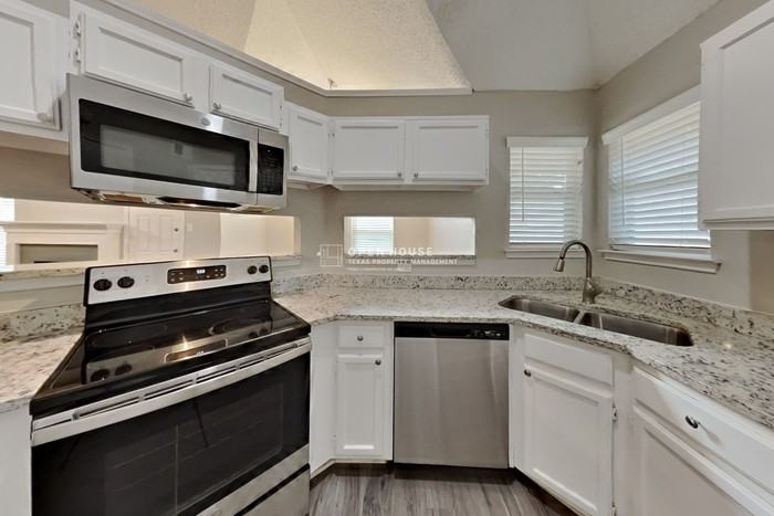 5525 Stone Meadow Ln - Photo 7 of 20