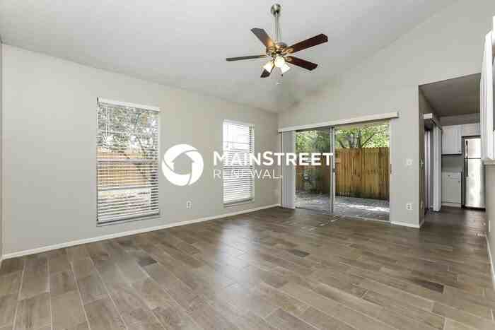 1257 Crossfield Dr - Photo 4 of 17