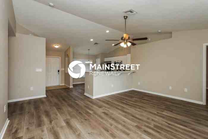 305 Nw 25th Ave - Photo 3 of 15