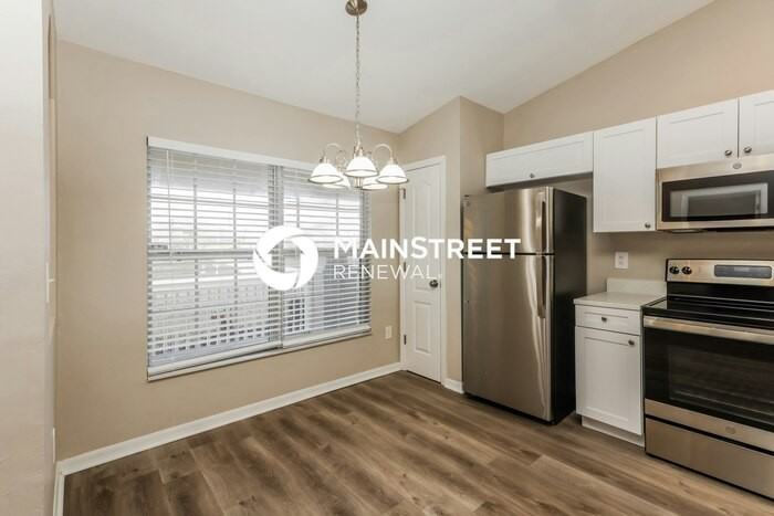 305 Nw 25th Ave - Photo 4 of 15