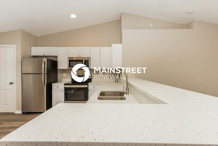 305 Nw 25th Ave - Photo 5 of 15