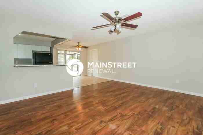 325 Ne Glentry Ave - Photo 5 of 16