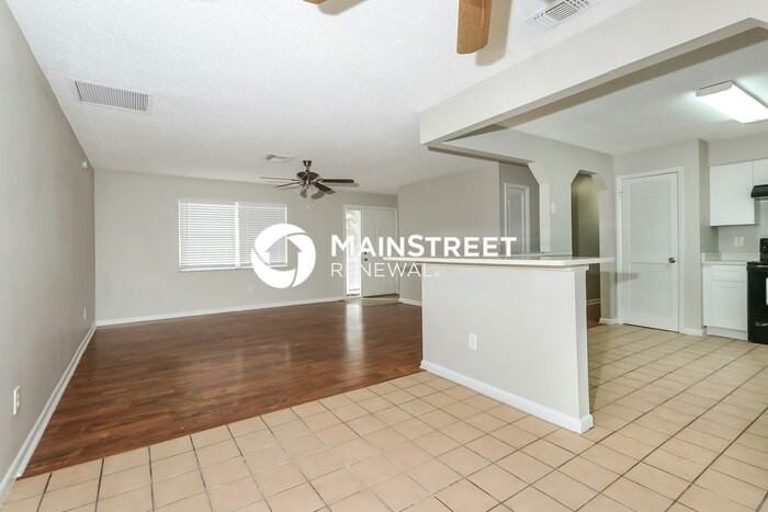 325 Ne Glentry Ave - Photo 6 of 16