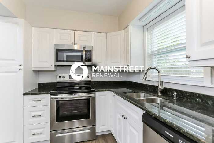 420 Flamingo Dr - Photo 4 of 16