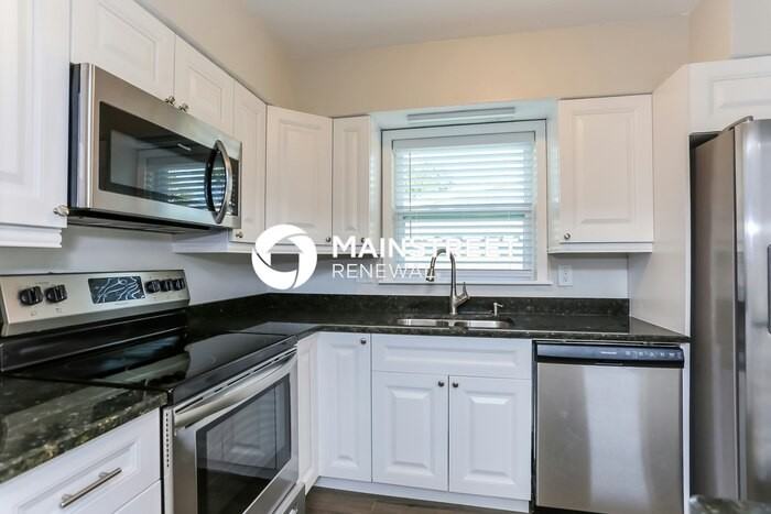 420 Flamingo Dr - Photo 5 of 16