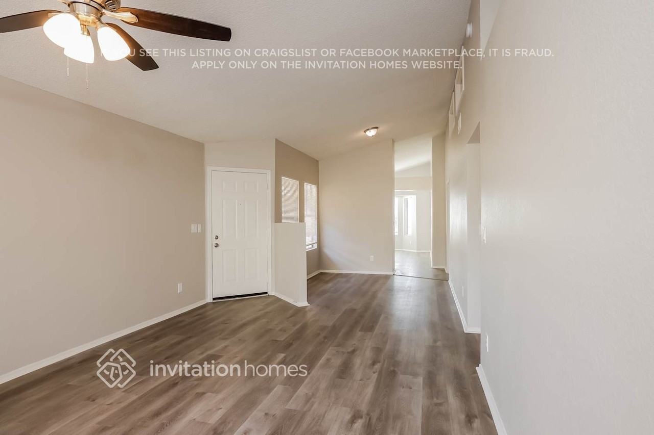 8722 W Greenbrian Dr - Photo 2 of 12