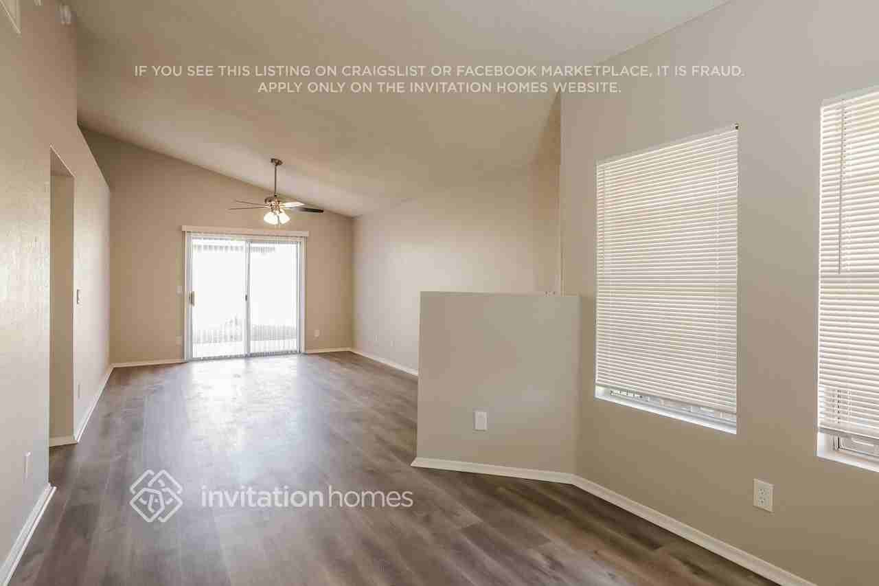8722 W Greenbrian Dr - Photo 3 of 12