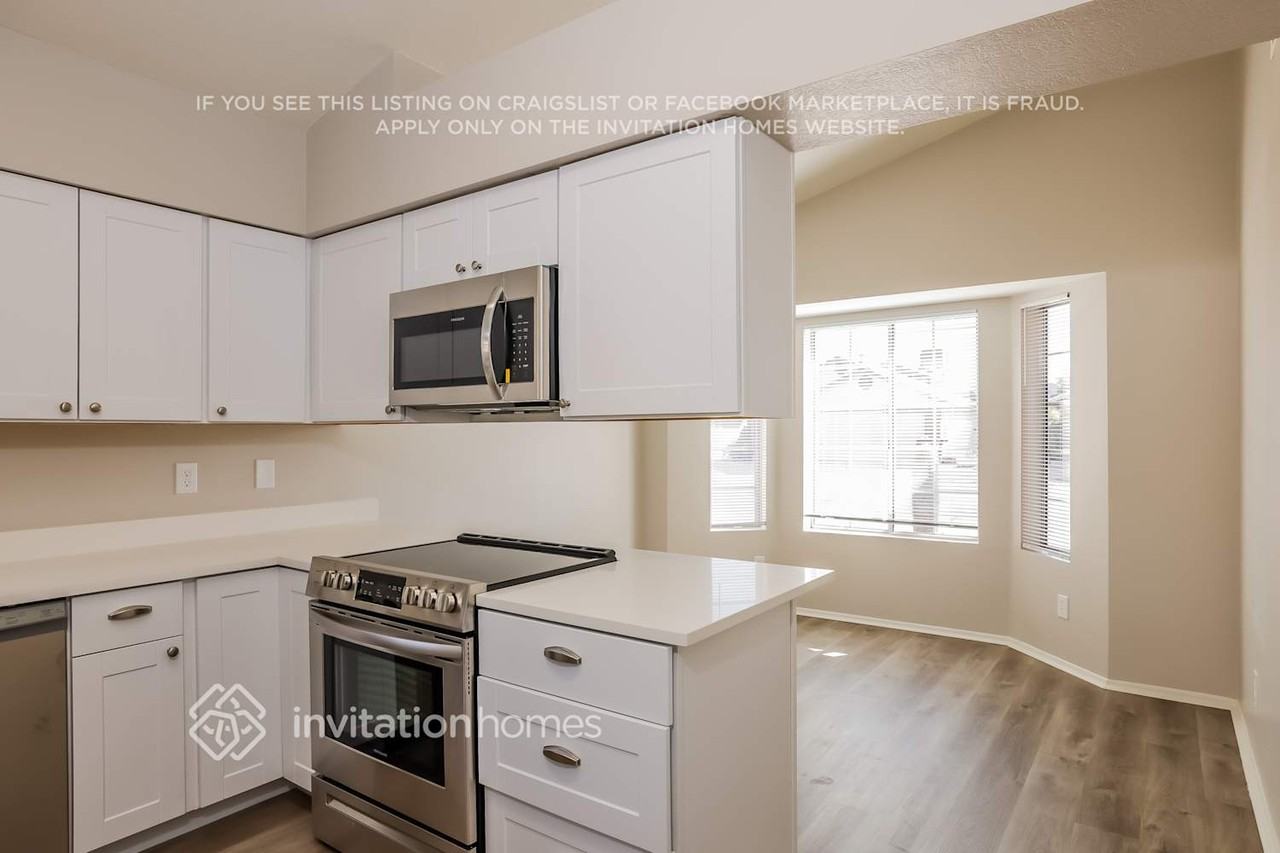 8722 W Greenbrian Dr - Photo 4 of 12