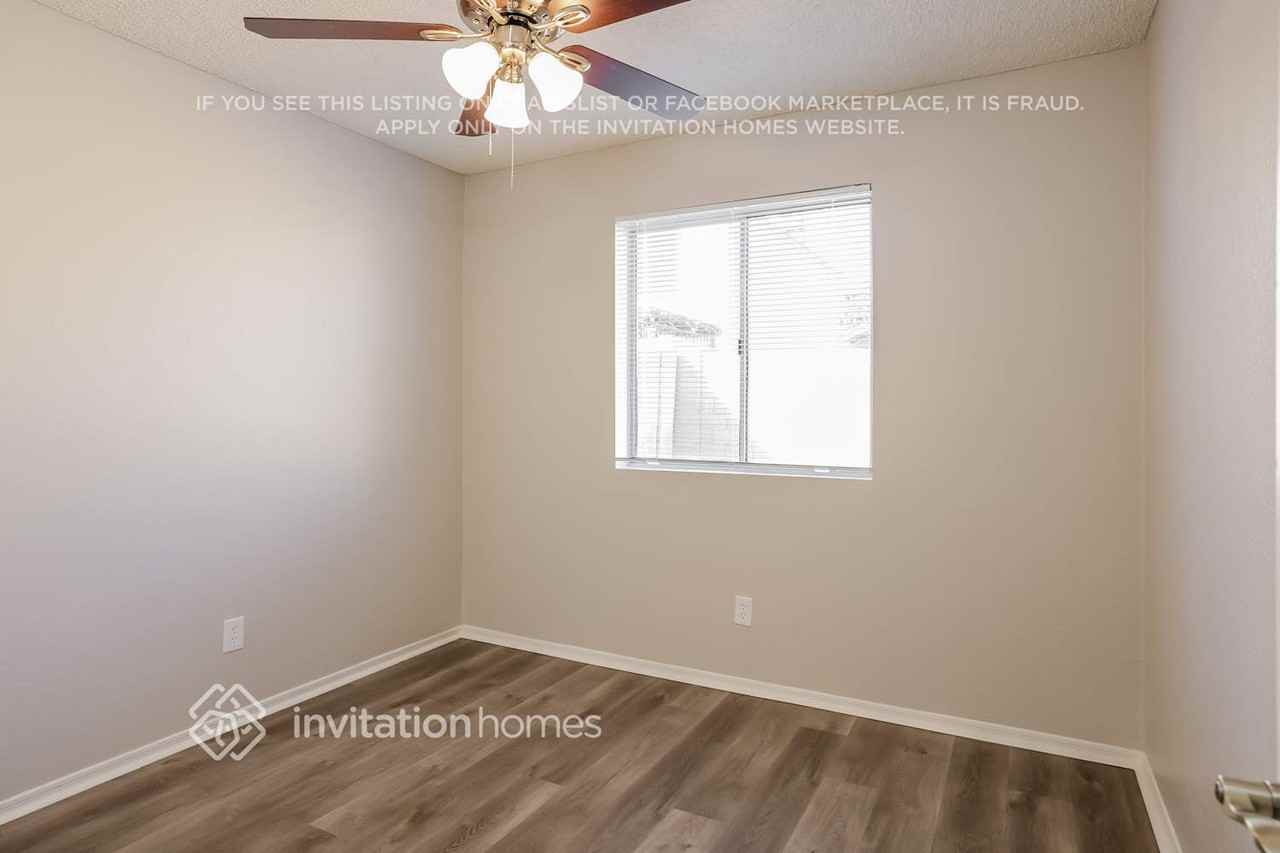 8722 W Greenbrian Dr - Photo 6 of 12