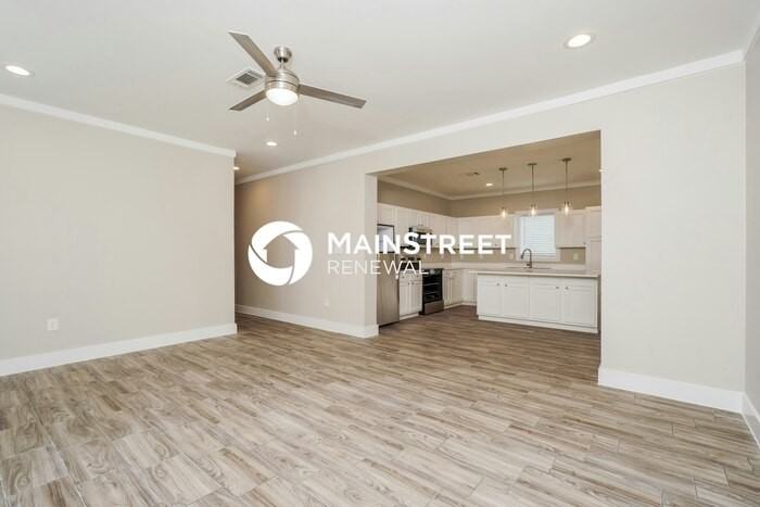 420 Ike St - Photo 5 of 17