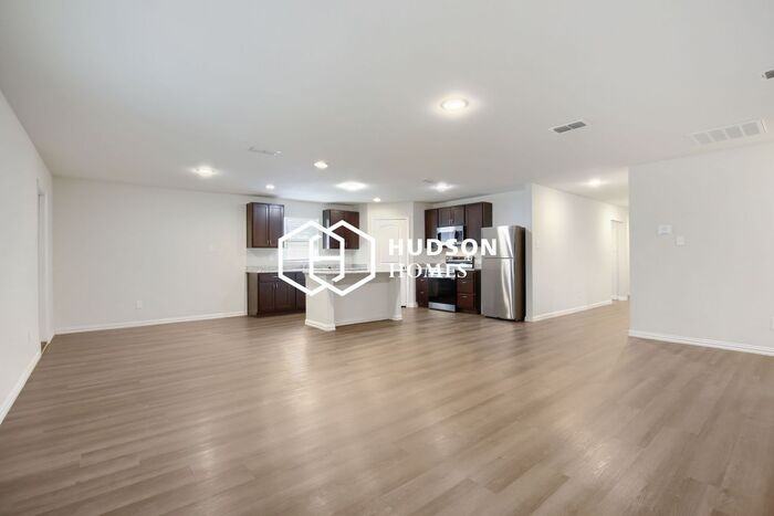 462 Admiral Dr - Photo 5 of 14