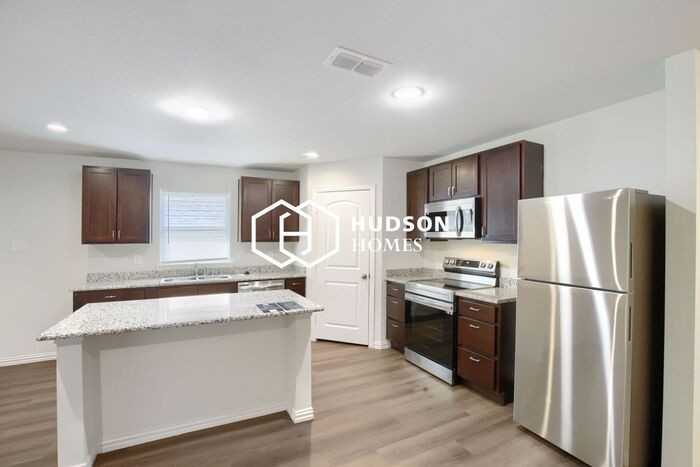 462 Admiral Dr - Photo 7 of 14
