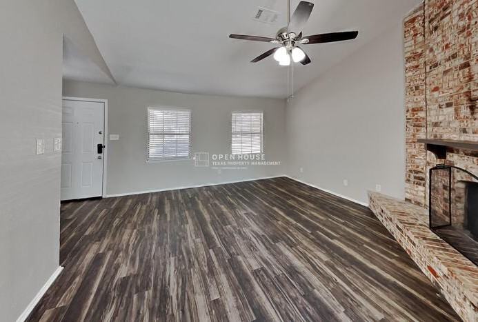 1302 Creekwood Ct - Photo 4 of 22
