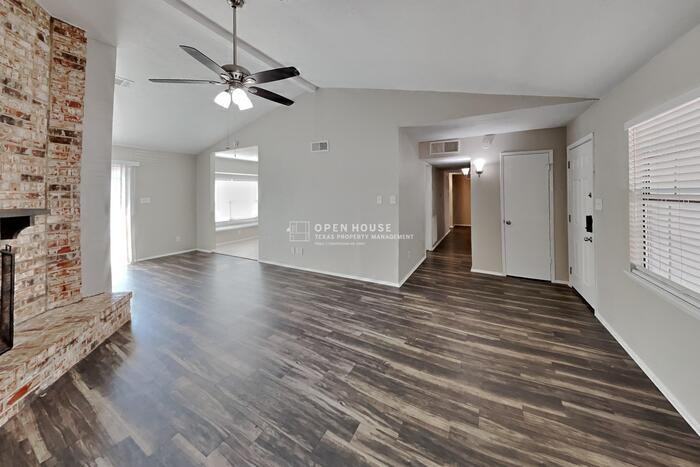 1302 Creekwood Ct - Photo 5 of 22