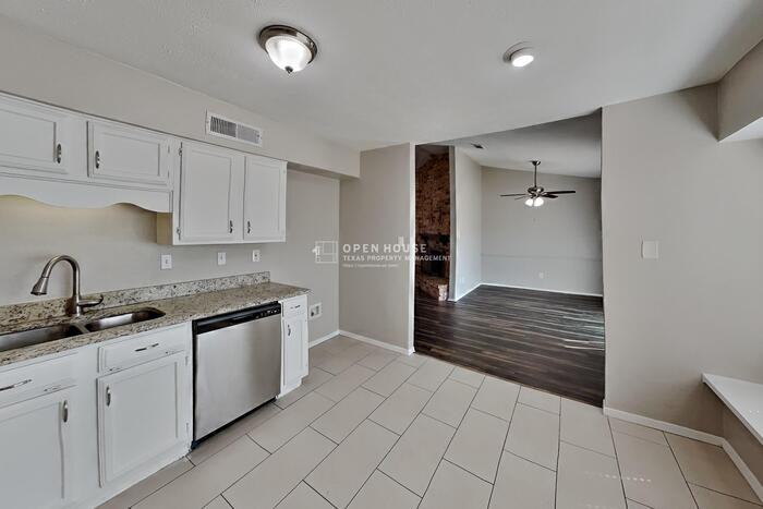 1302 Creekwood Ct - Photo 7 of 22