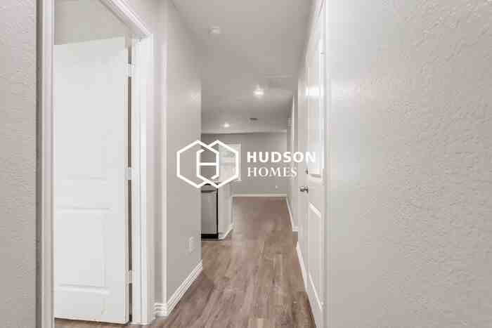 8020 Lavender St - Photo 3 of 14