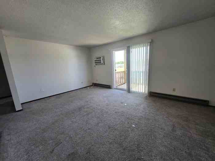 226 8th Ave Se #5 - Photo 3 of 13