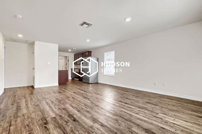 752 Medlin St - Photo 4 of 14