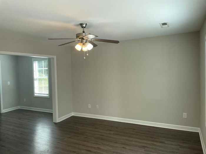 1004 Richard Ave - Photo 2 of 12