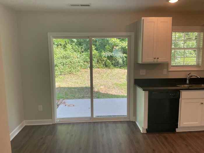 1004 Richard Ave - Photo 4 of 12