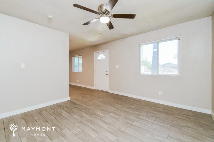 251 W Harding Ave - Photo 2 of 12