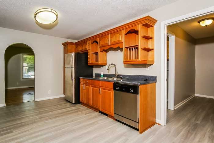 4802 Calvert Rd Nw - Photo 4 of 11