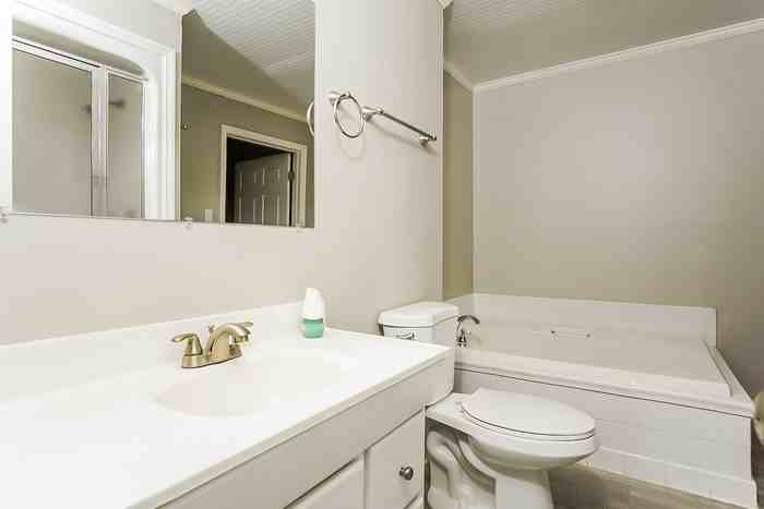 4802 Calvert Rd Nw - Photo 7 of 11